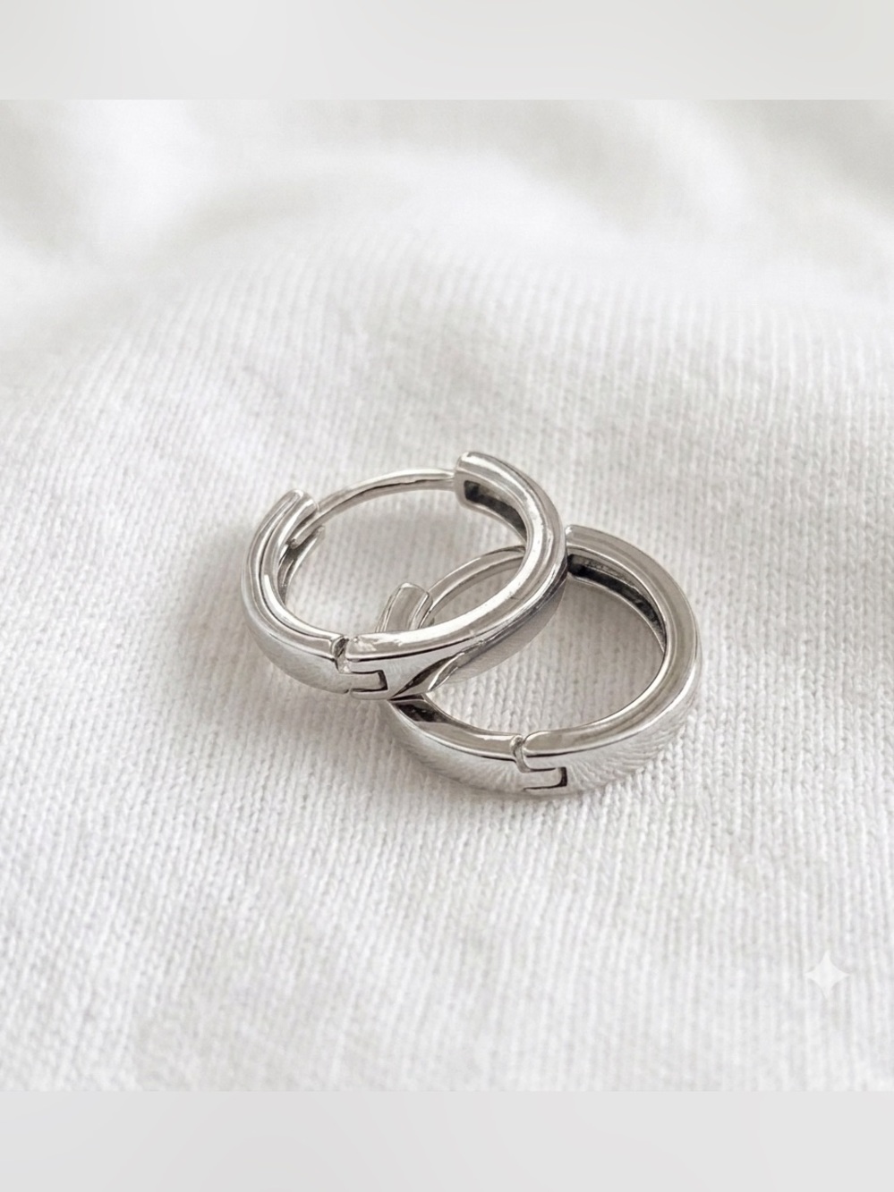 Silver plated women’s 12mm hoop Huggie earrings hypoallergenic - Picture 2 of 4